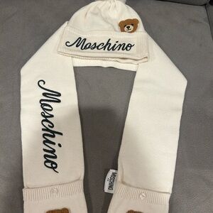 Moschino Kids Cream Hat and Scarf Set with Bear Detail (pre owned)
